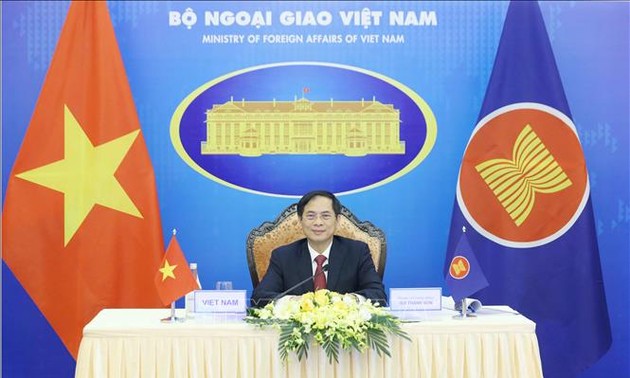 Canciller vietnamita alienta cooperación en seguridad y política de Asean