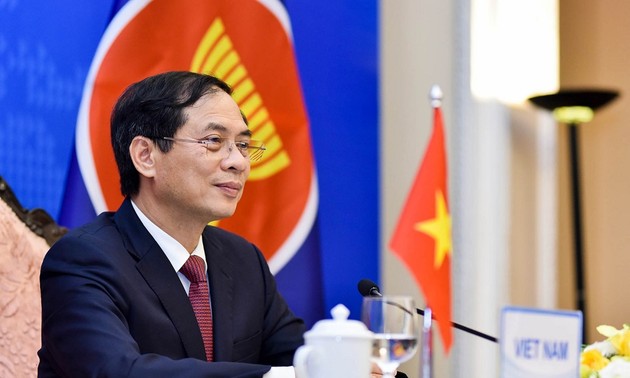 Canciller vietnamita destaca el papel central de la Asean en la promoción del desarrollo regional