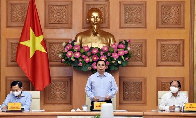 El líder del Ejecutivo felicita a los emprendedores de Vietnam en su día