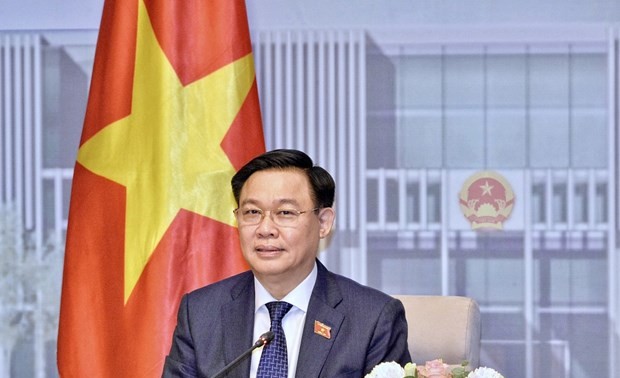 El presidente del Parlamento de Vietnam extiende sus felicitaciones por los Días Nacionales de la República Checa y Turquía