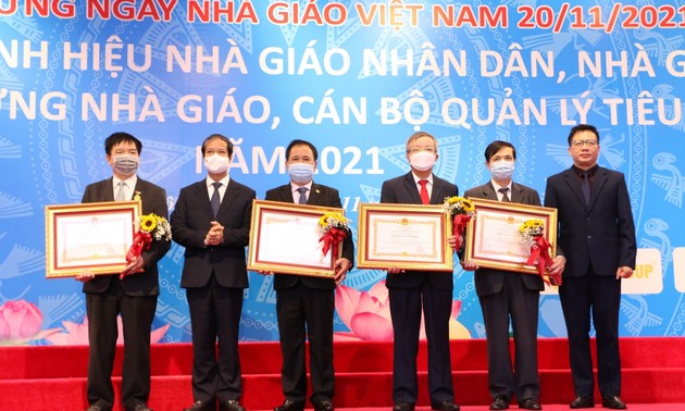 Honran a los maestros sobresalientes de Vietnam en 2021