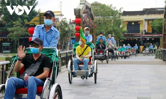 Piden cambiar las regulaciones para la entrada de turistas extranjeros a Vietnam