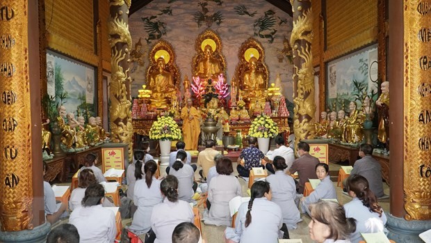 Ceremonia budista en memoria de los héroes que murieron por la Patria en Gac Ma