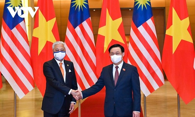 Reunión entre jefe del Parlamento de Vietnam y el premier de Malasia 
