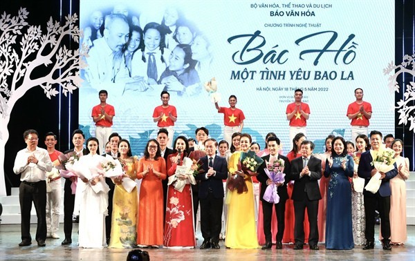 Siguen en Vietnam actividades en tributo al presidente Ho Chi Minh 
