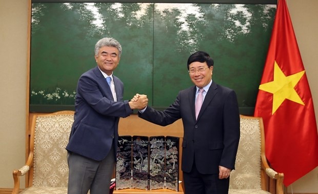 Viceprimer ministro reitera voluntad de facilitar que firmas surcoreanas amplíen su inversiones