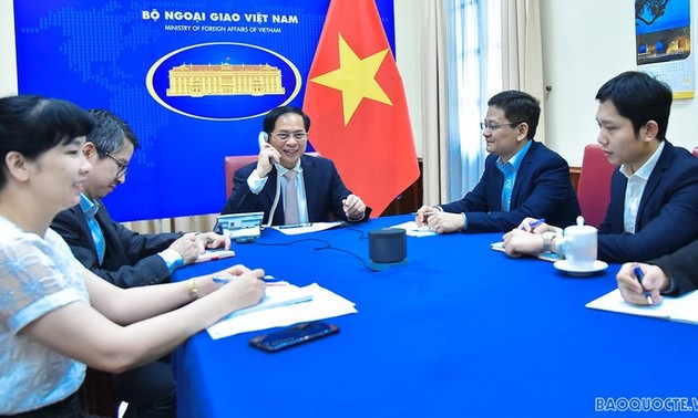 Cancilleres de Vietnam y Omán intercambian ideas sobre cooperación económica