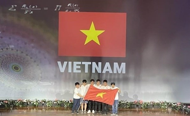 Presidente vietnamita aplaude a alumnos premiados en Olimpiadas Internacionales 