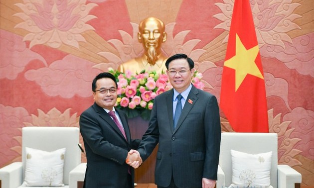 Presidente de Asamblea Nacional recibe a la delegación de Auditoría del Estado de Laos