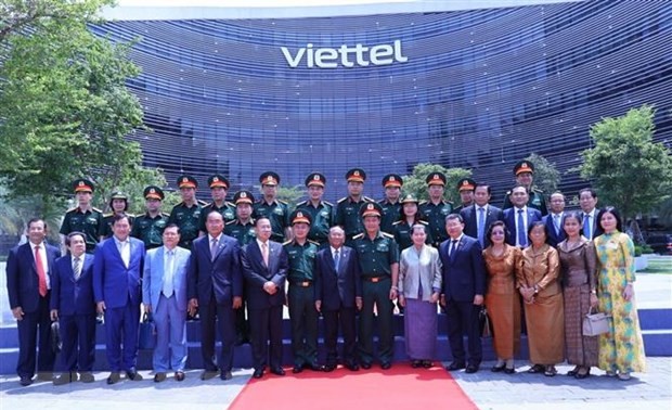 El presidente de la Asamblea Nacional del Reino de Camboya visita el Grupo Viettel