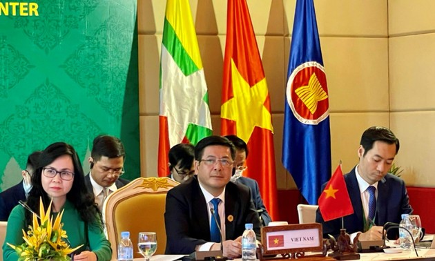 Celebran XIV Conferencia de ministros de Economía de Camboya, Laos, Myanmar y Vietnam