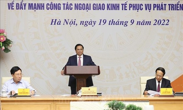 Premier de Vietnam insta a promover la diplomacia económica para el desarrollo nacional