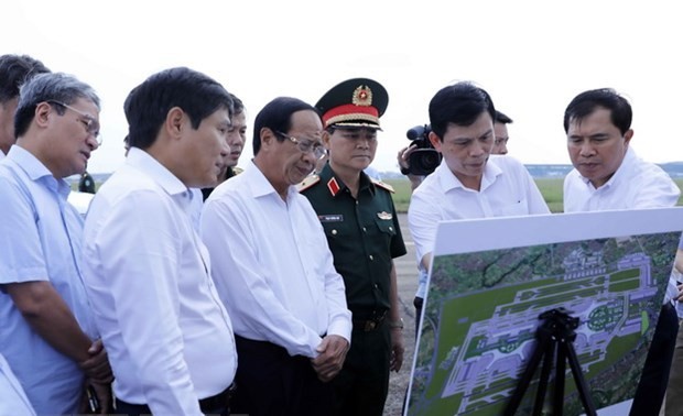 Vicepremier inspecciona planes de desarrollo del aeropuerto de Noi Bai para el período 2021-2030