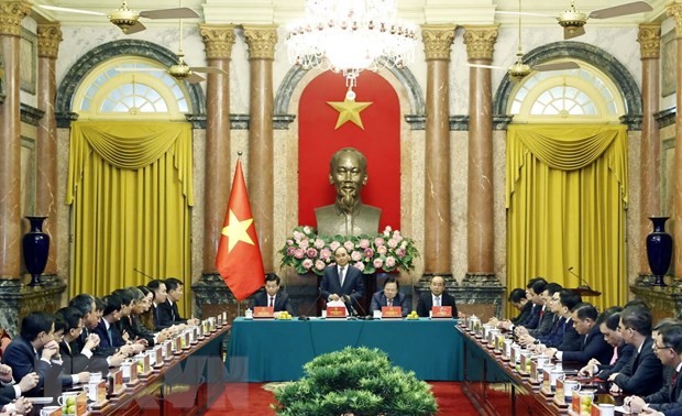 Presidente de Vietnam pide al sector empresarial nacional integrarse más ampliamente al mundo 