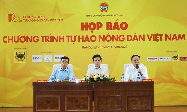 Entregan premio a los agricultores vietnamitas más destacados de 2022