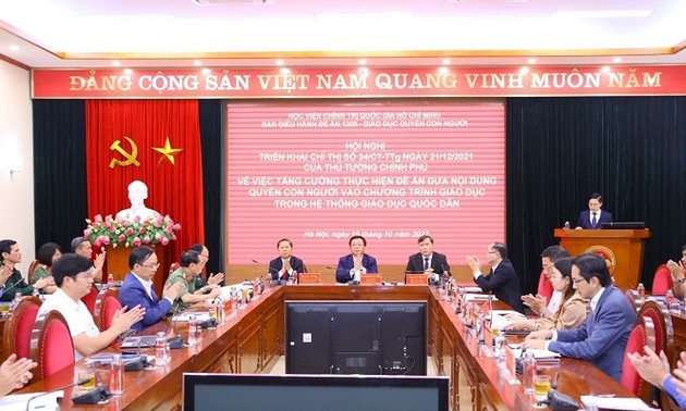 Todas las instituciones educativas vietnamitas enseñarán derechos humanos para 2025