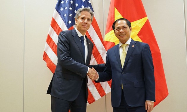 Canciller vietnamita se encuentra con sus homólogos de Japón y Estados Unidos