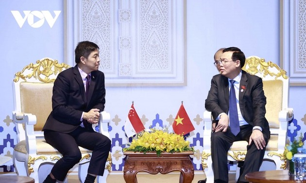 Presidente del Parlamento de Vietnam se reúne con homólogos de Singapur y Azerbaiyán