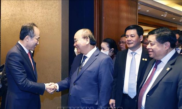 Presidente Xuan Phuc asiste al Foro Empresarial Vietnam-Corea del Sur