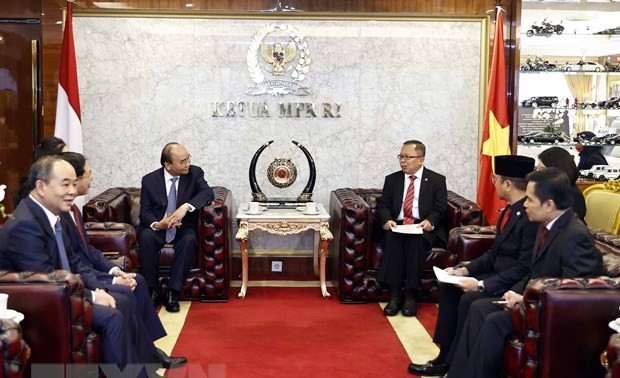 Presidente de Vietnam se reúne con los líderes del Parlamento de Indonesia