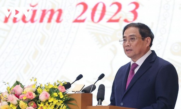 Premier de Vietnam pide máximo esfuerzo para cumplir plan de desarrollo socioeconómico 2023