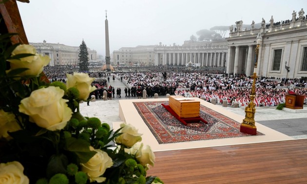 Realizan funeral del Papa Emérito Benedicto XVI en el Vaticano