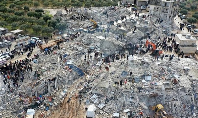 Sigue aumentando número de muertes por terremotos en Turquía y Siria