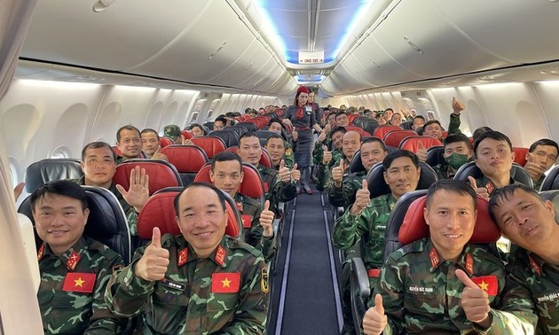 Equipo de rescate del Ejército Popular de Vietnam regresa desde Turquía