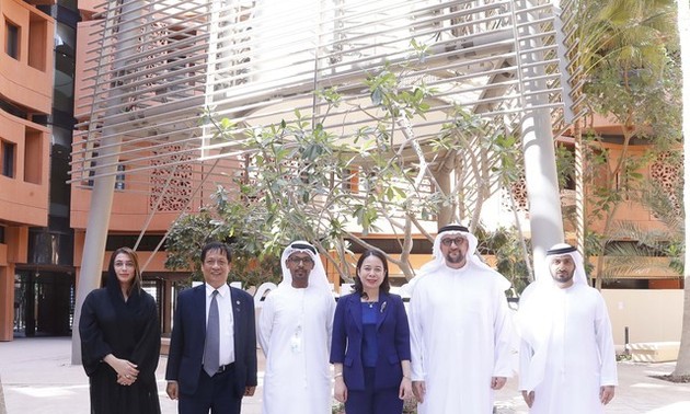 Vicepresidenta de Vietnam se reúne con líderes empresariales emiratíes