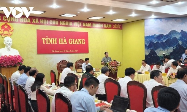 Primer Ministro sugiere orientaciones para el desarrollo de Ha Giang