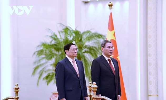 Premier de China preside ceremonia de bienvenida a su homólogo vietnamita