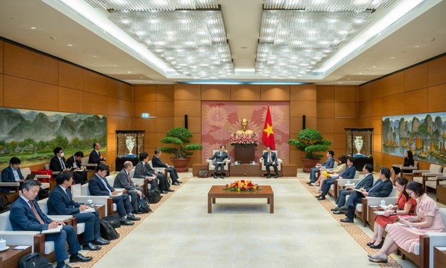 Jefe del Parlamento de Vietnam recibe al presidente del banco japonés JBIC