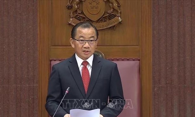 Vuong Dinh Hue felicita al nuevo presidente del Parlamento de Singapur