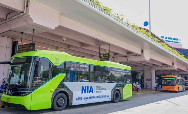 Inauguran nueva ruta de autobús al aeropuerto de Noi Bai