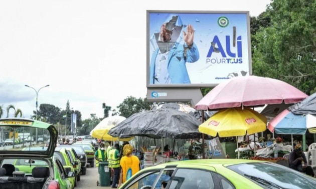 Gabón: líder golpista se compromete a restaurar la democracia