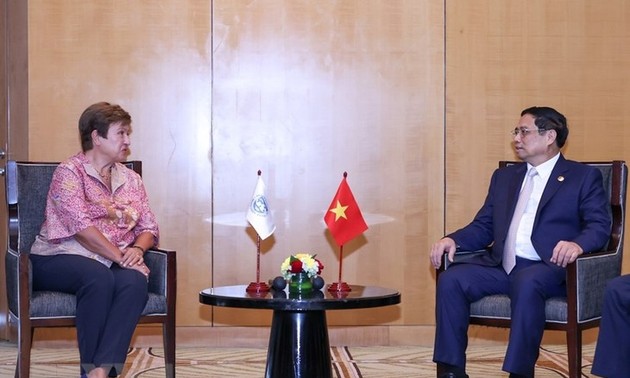 Premier de Vietnam se reúne con Directora Gerente del FMI