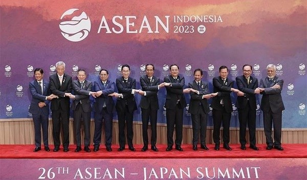 Premier vietnamita asiste a cumbres de la ASEAN con China, Corea del Sur y Japón