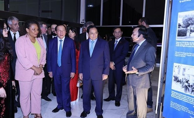 Premier vietnamita asiste a exposición sobre el Presidente Ho Chi Minh en Brasil