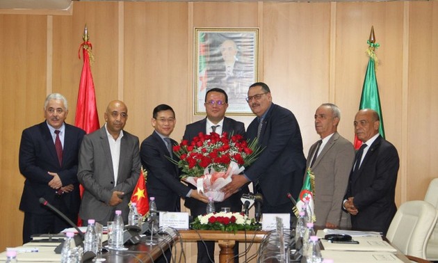 Presentan Grupo Parlamentario de Amistad Argelia-Vietnam