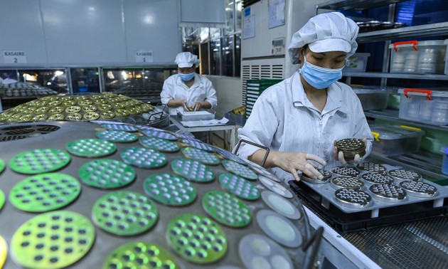 HSBC: exportaciones y consumo interno, dos motores del crecimiento de Vietnam en 2024
