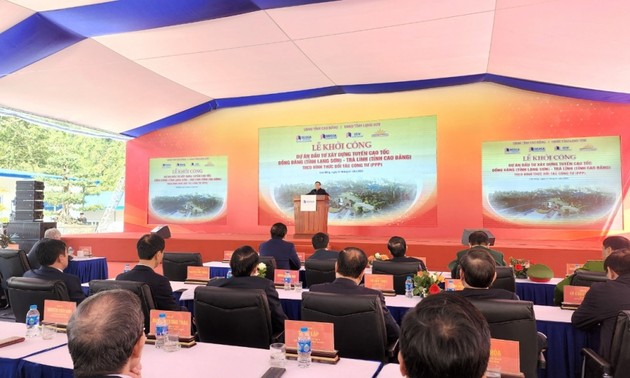 Premier vietnamita lanza proyecto de construcción de la autopista Dong Dang- Tra Linh