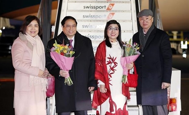 Premier de Vietnam llega a Suiza para participar en 54.ª Reunión del FEM