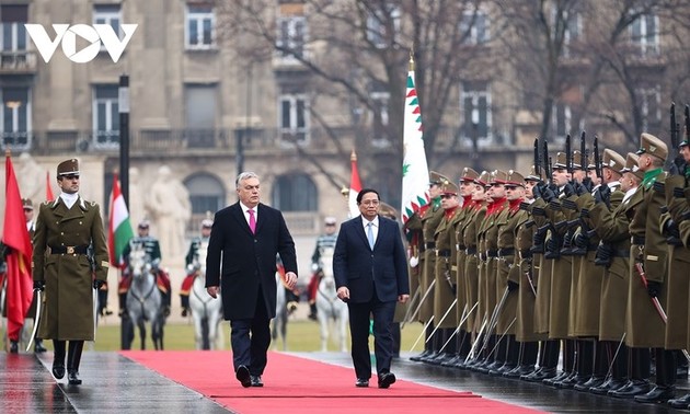 Primeros ministros de Vietnam y Hungría debaten formas de impulsar asociación integral