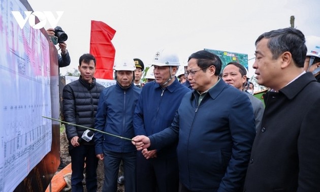 Primer Ministro inspecciona construcción de línea de 500 kilovatios