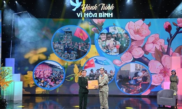 Reunión virtual conecta a las fuerzas de paz vietnamitas en la ONU en vísperas del Tet