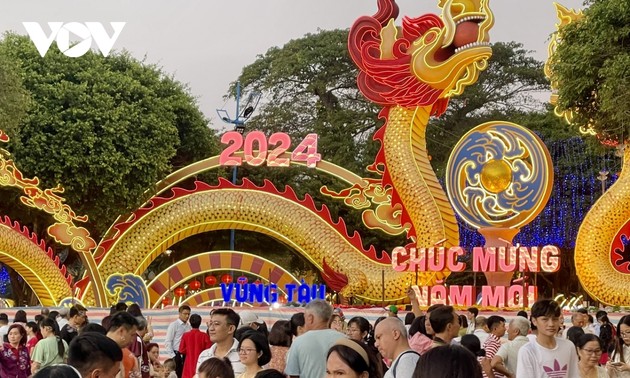 Ba Ria Vung Tau acoge gran número de visitantes en primeros días del Año Nuevo Lunar