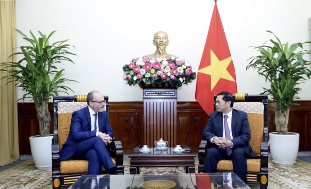Canciller vietnamita recibe al secretario de Estado español de Asuntos Exteriores