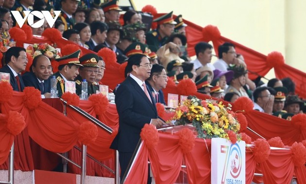 Gran ceremonia conmemora el 70.º aniversario de la victoria de Dien Bien Phu