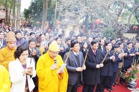 中国游客与越南庙会