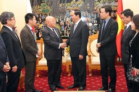 越南公安部部长陈大光会见日本首相安倍晋三的顾问饭岛
